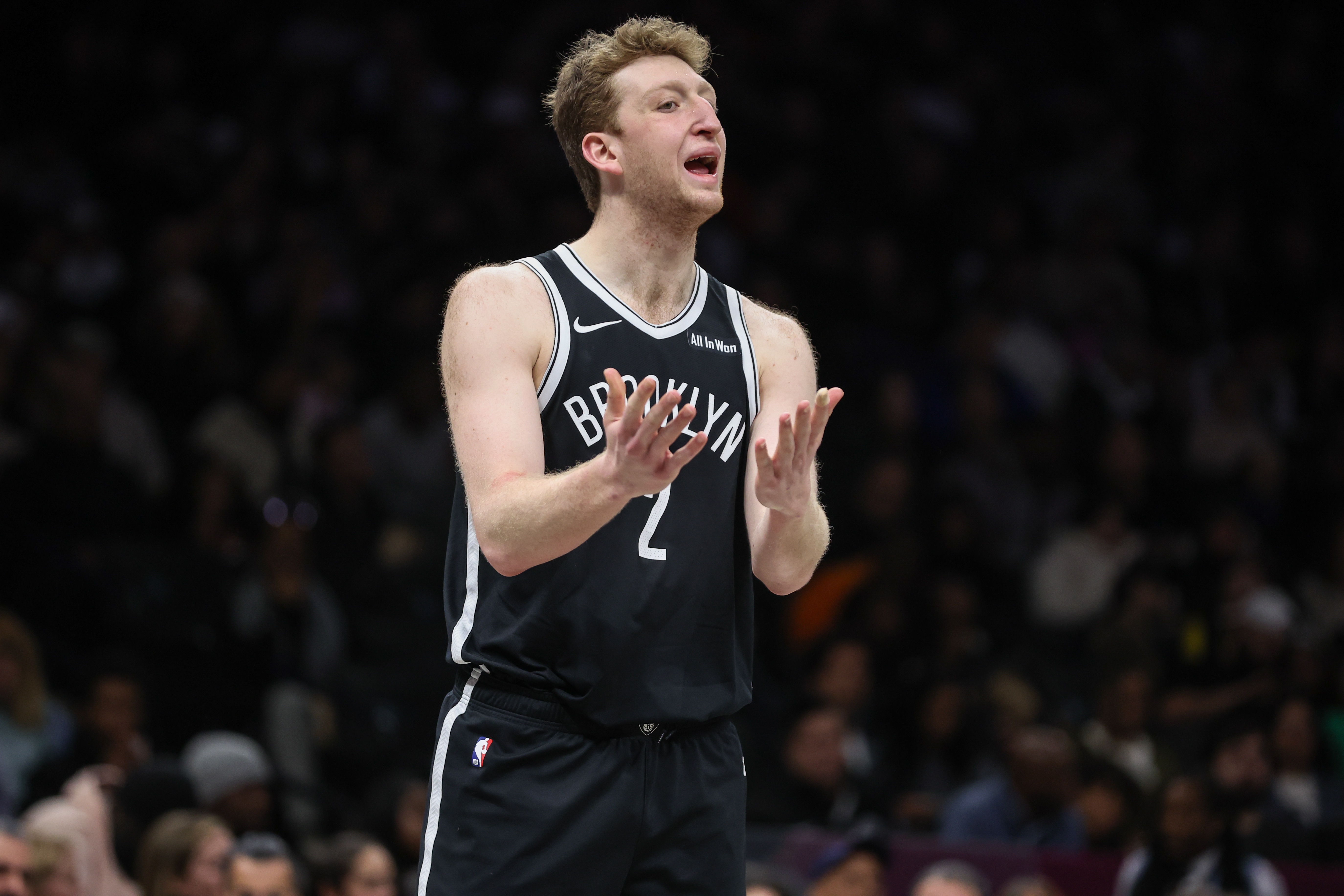 华体会官方网-一通乱战！曼恩反击被追身大帽 沃尔夫补篮还被帽&amp;再次放篮才进