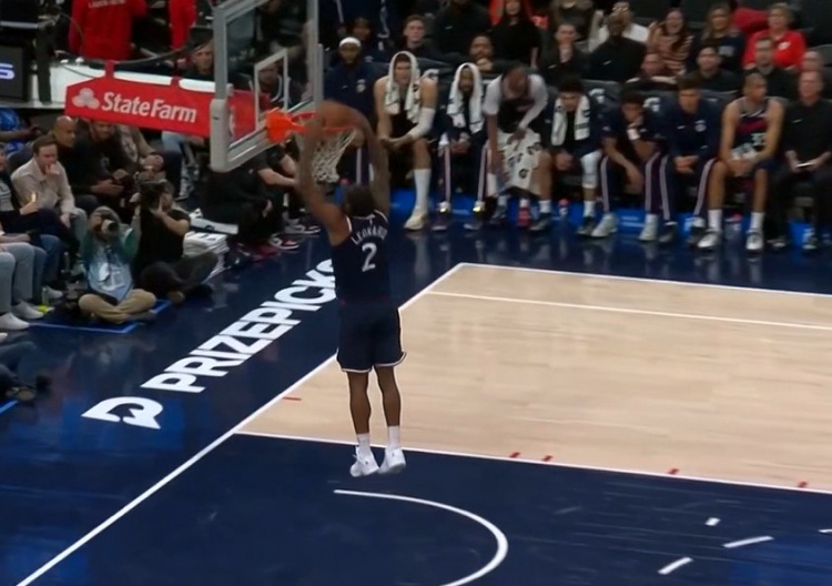 hth sports-杀疯了！伦纳德展示各种进攻技巧连续得分打停比赛