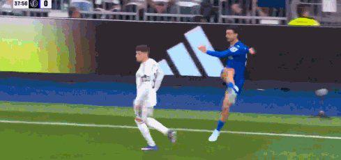 视频直播-【早报】无解世界波，皇马吞连败！