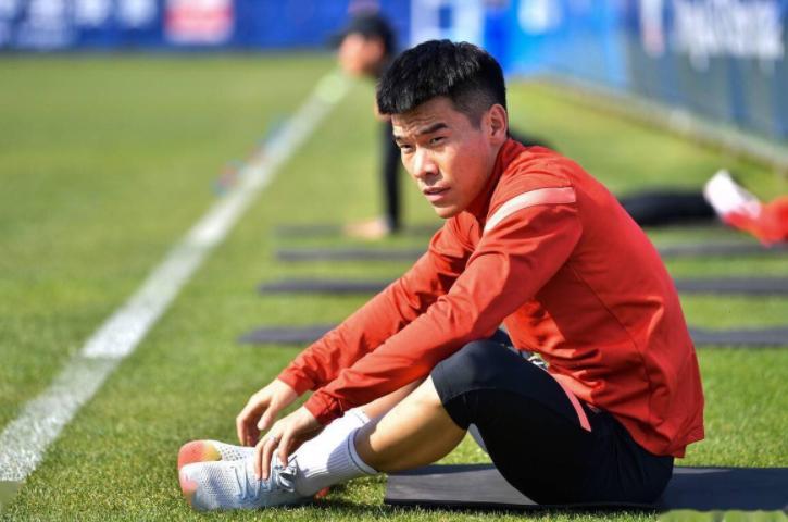 APP下载-意外!他可能成大连英博本赛季首位主力难保的功勋球员,引发热议